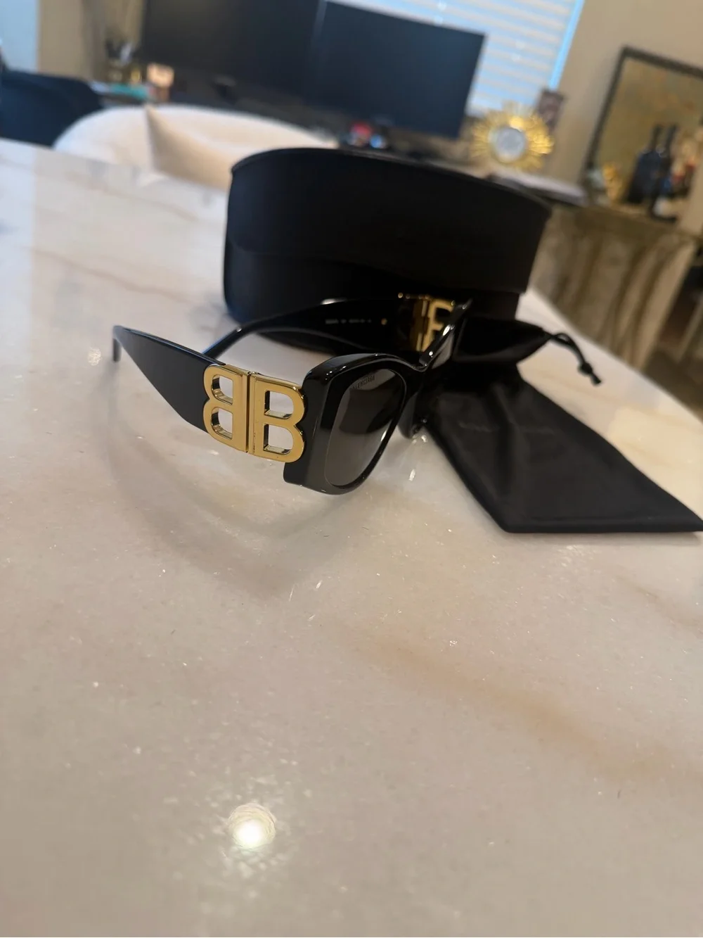 Balenciaga bold cat